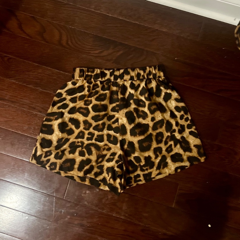 🤍 Leopard print button down coordinated set - Picture 4 of 4